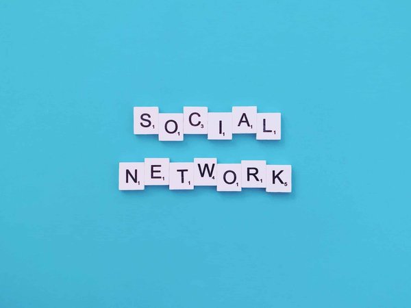 Comment gérer efficacement la présence sur les réseaux sociaux ?